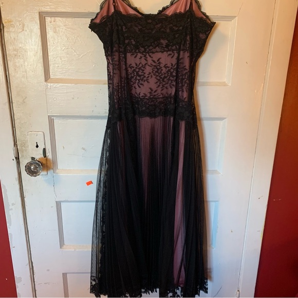 Black and Purple Lace Dress - Picture 4 of 8